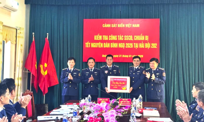 Hải đội 202 duy trì nghiêm chế độ sẵn sàng chiến đấu, bảo vệ an ninh biển dịp Tết