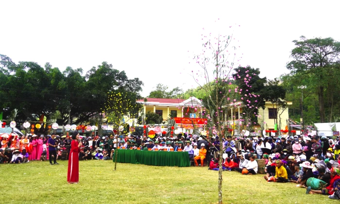 Ấm áp 'Phiên chợ 0 đồng' lần thứ 6 tại xã Hướng Lập