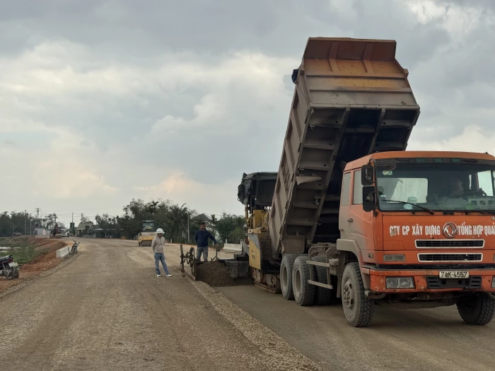 Gấp rút hoàn thành giải phóng mặt bằng tuyến đường gom Dự án Đường tránh phía Đông Đông Hà.