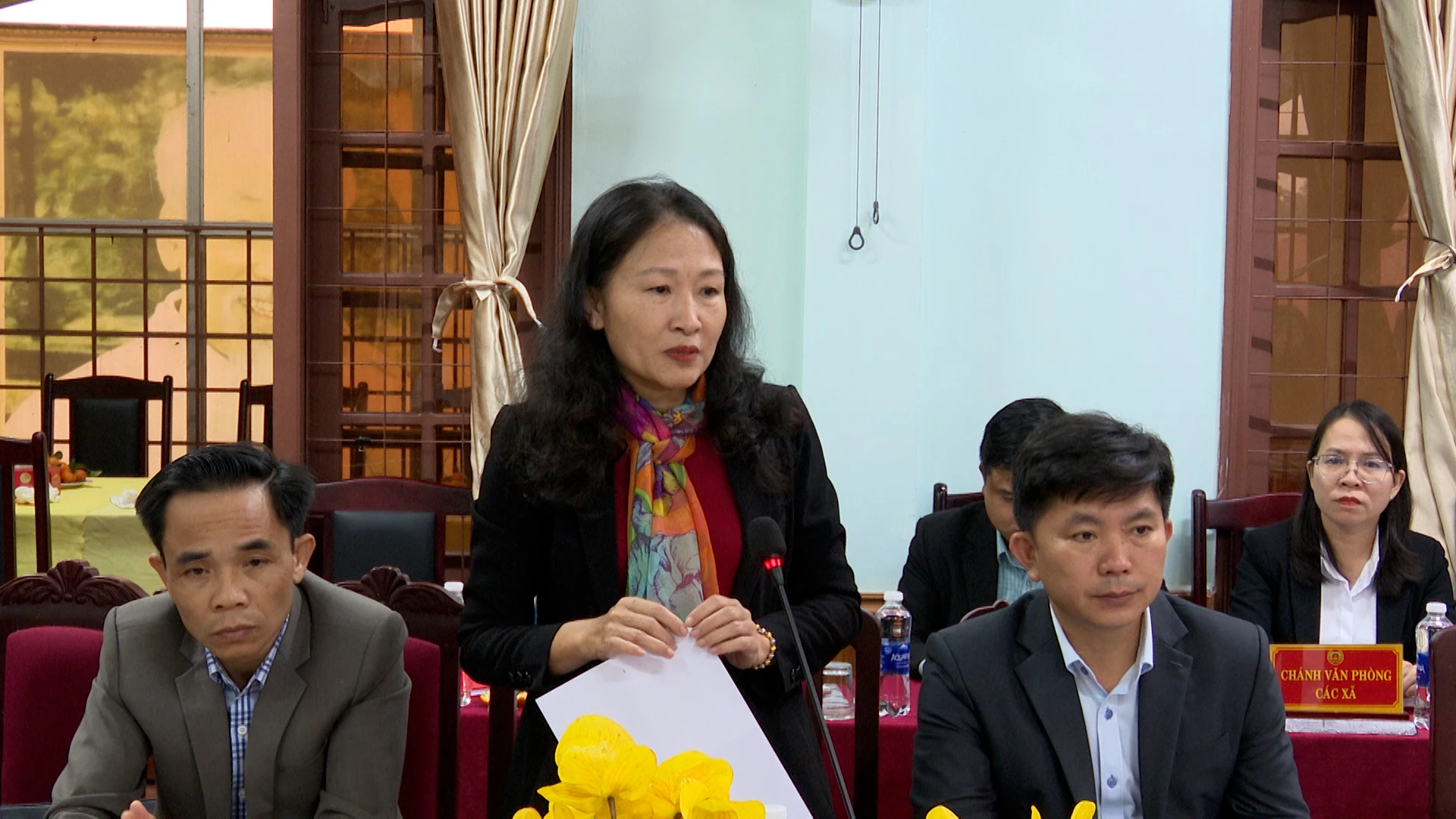 Bà Nguyễn Thị Hồng Nga, Bí thư Đảng ủy xã Cửa Việt phát biểu tại buổi làm việc. Ảnh: Phước Đạt