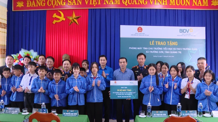 Khánh thành, bàn giao các công trình an sinh xã hội