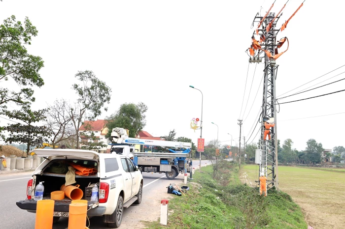 Thực hiện tốt công tác bảo trì, bảo dưỡng trên lưới điện