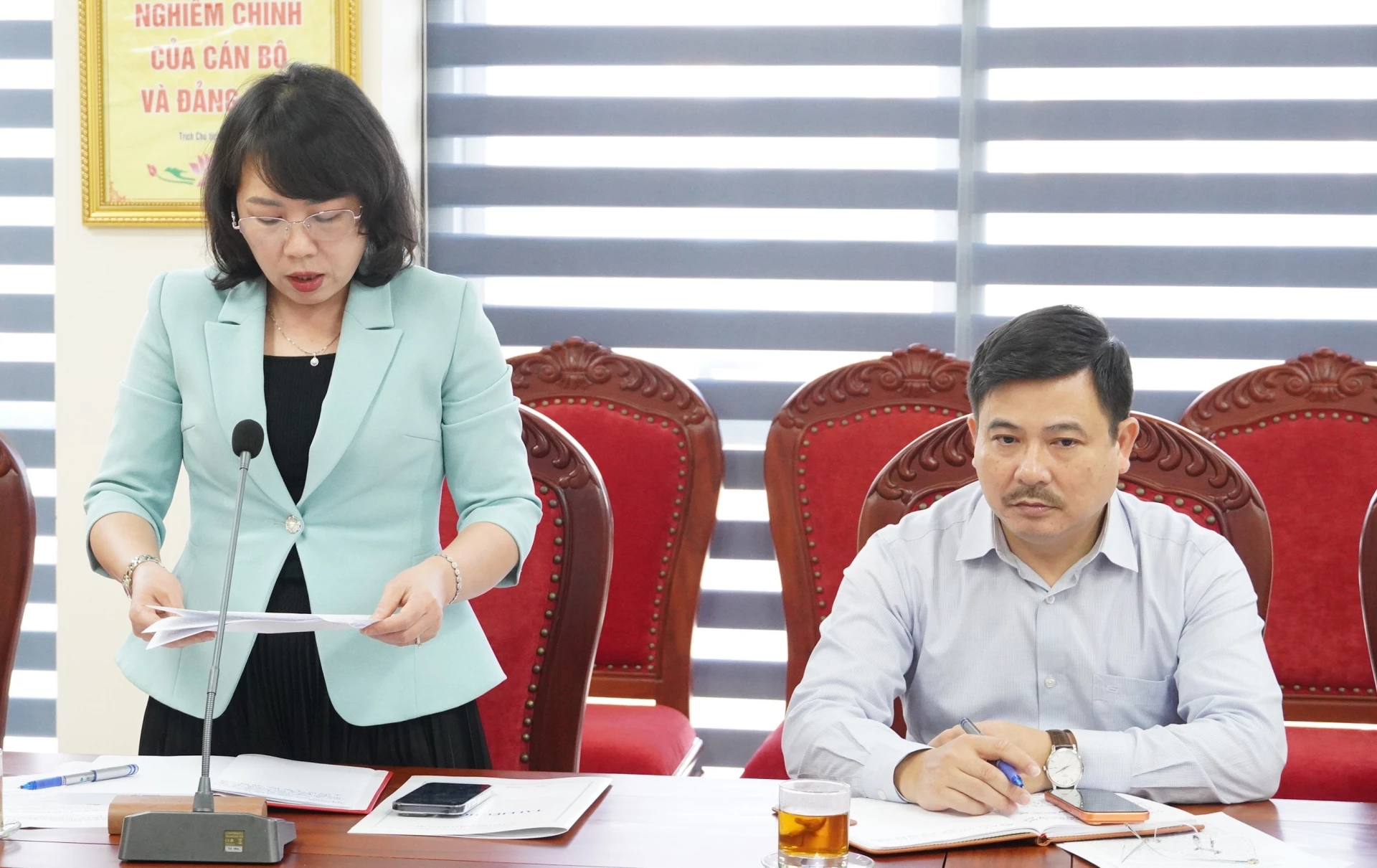 Lãnh đạo Ban Tổ chức Tỉnh ủy báo cáo tại hội nghị - Ảnh: QV