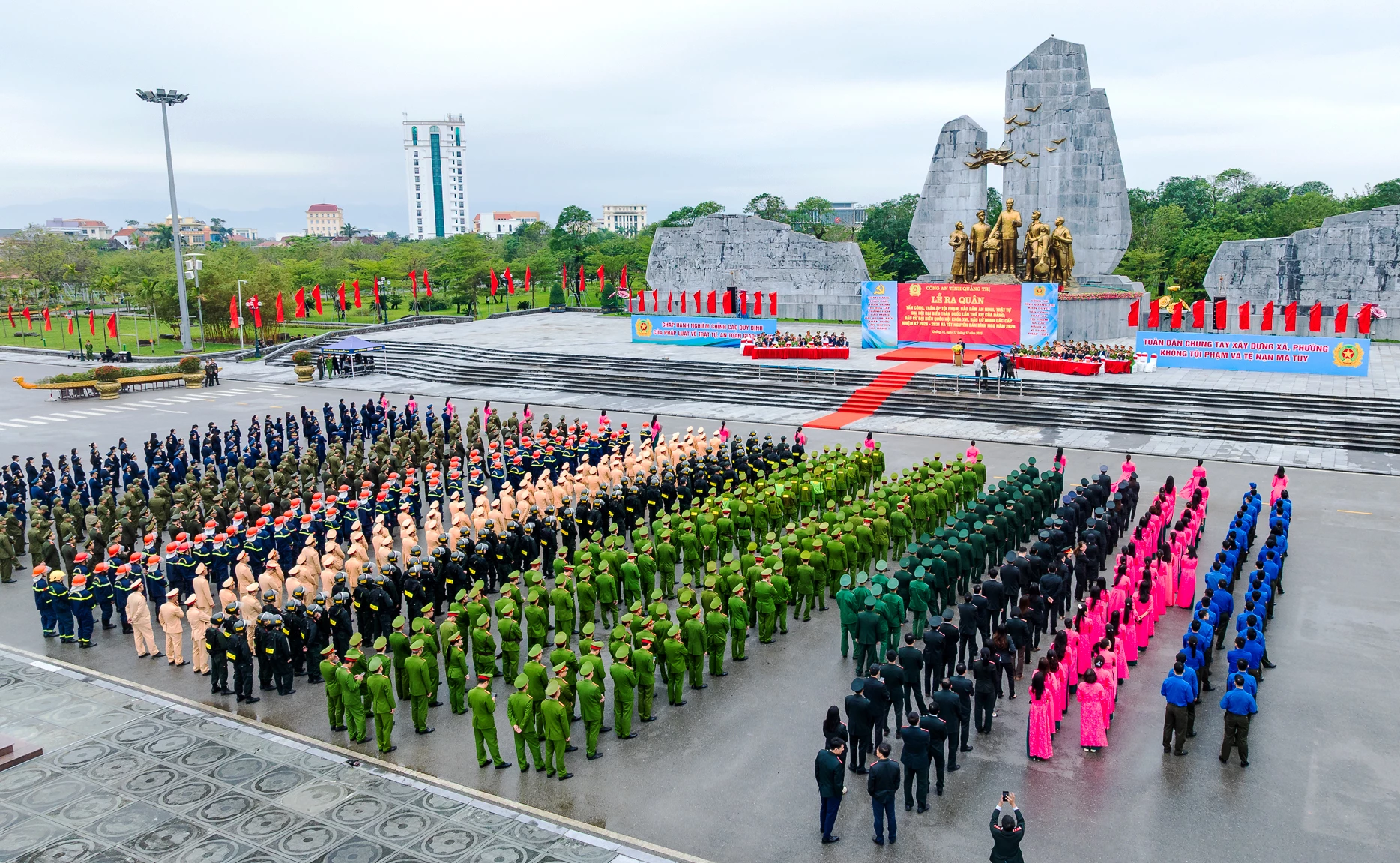 Công an tỉnh tổ chức lễ ra quân cao điểm tấn công, trấn áp tội phạm - Ảnh: C.A Q.T