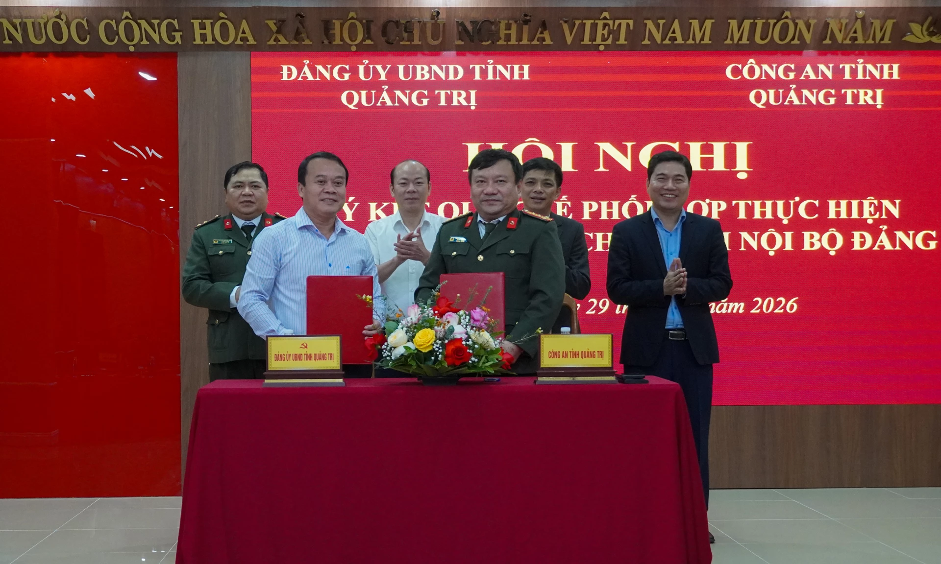 Ban Thường vụ Đảng ủy UBND tỉnh, Công an tỉnh tổ chức ký kết quy chế phối hợp thực hiện công tác bảo vệ chính trị nội bộ Đảng- Ảnh: N.H 

