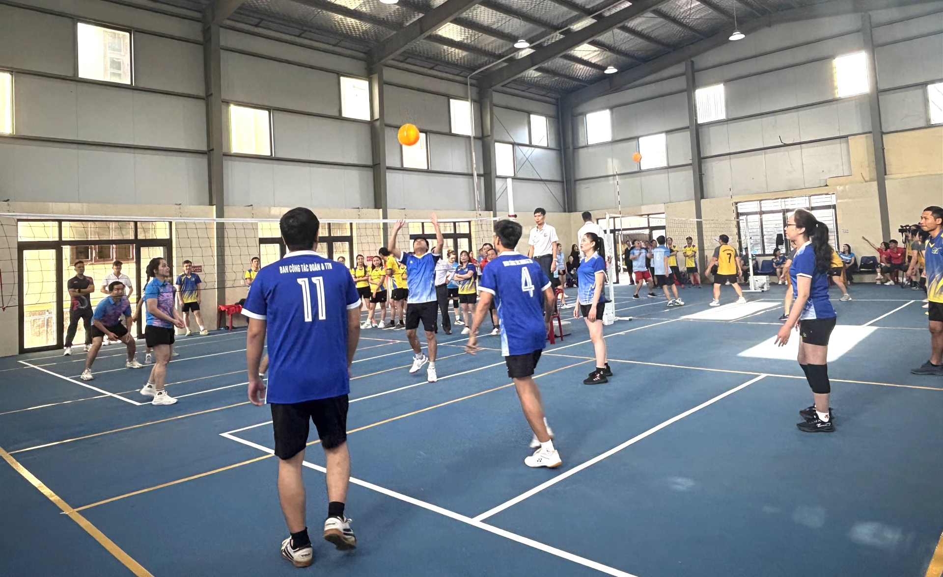 Các đội tranh tài ở vòng đấu bảng - Ảnh: K.H