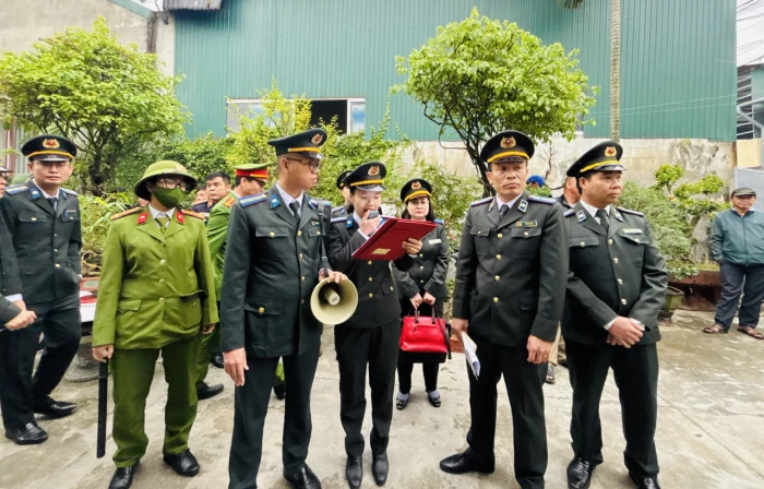 Cưỡng chế chuyển giao quyền sử dụng đất cho người trúng đấu giá tại phường Đồng Hới