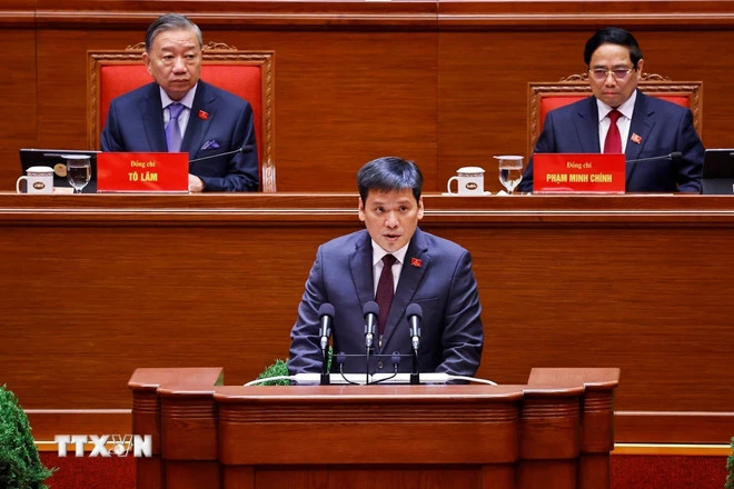 Đồng chí Nguyễn Thanh Bình, Phó Trưởng Ban Tổ chức Trung ương, tham luận về vấn đề “Xây dựng, hoàn thiện tổ chức bộ máy của hệ thống chính trị đáp ứng yêu cầu phát triển đất nước trong kỷ nguyên mới.” (Ảnh: TTXVN)