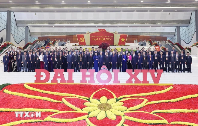 Đoàn đại biểu Đảng bộ Chính phủ đến dự phiên thảo luận tại hội trường về các văn kiện Đại hội. (Ảnh: TTXVN)