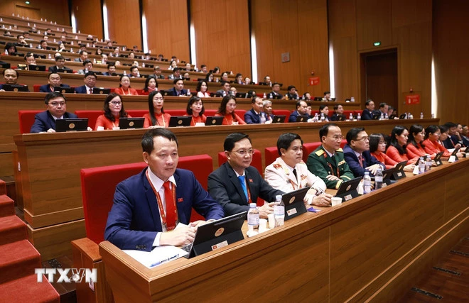 Đoàn đại biểu Đảng bộ tỉnh Đồng Nai dự phiên thảo luận tại hội trường về các văn kiện Đại hội, sáng 21/1. (Ảnh: TTXVN)