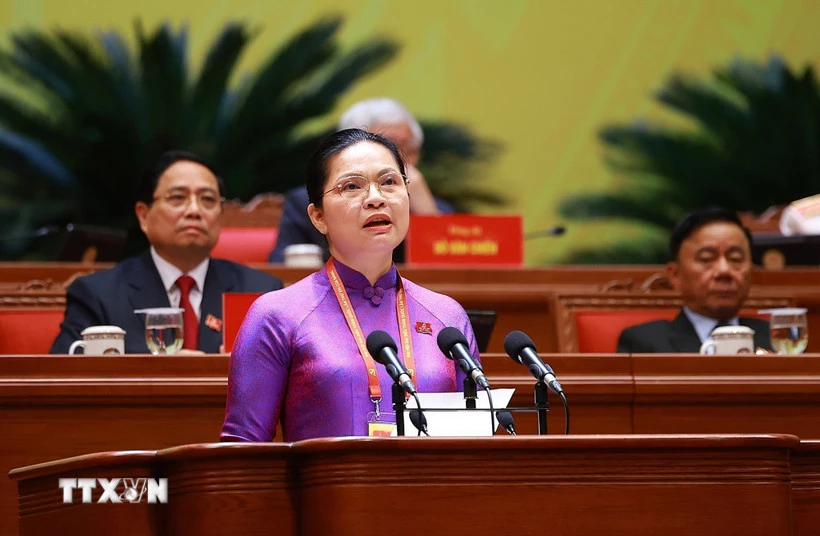 Đồng chí Hà Thị Nga, Ủy viên Trung ương Đảng, Phó Bí thư Thường trực Đảng ủy Mặt trận Tổ quốc, các đoàn thể Trung ương, Phó Chủ tịch, Tổng Thư ký Ủy ban Trung ương Mặt trận Tổ quốc Việt Nam, tham luận về vấn đề “Phát huy sức mạnh đoàn kết toàn dân tộc – nền tảng, động lực quan trọng thực hiện thắng lợi các mục tiêu phát triển đất nước trong kỷ nguyên mới”. (Ảnh: TTXVN)