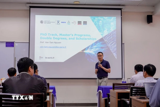 Giáo sư, Tiến sỹ khoa học Nguyễn Văn Tâm, Chủ nhiệm khoa Khoa học máy tính, Dữ liệu và Trí tuệ nhân tạo (AI), Học Viện Bách khoa Paris (IP Paris). (Ảnh: TTXVN phát)