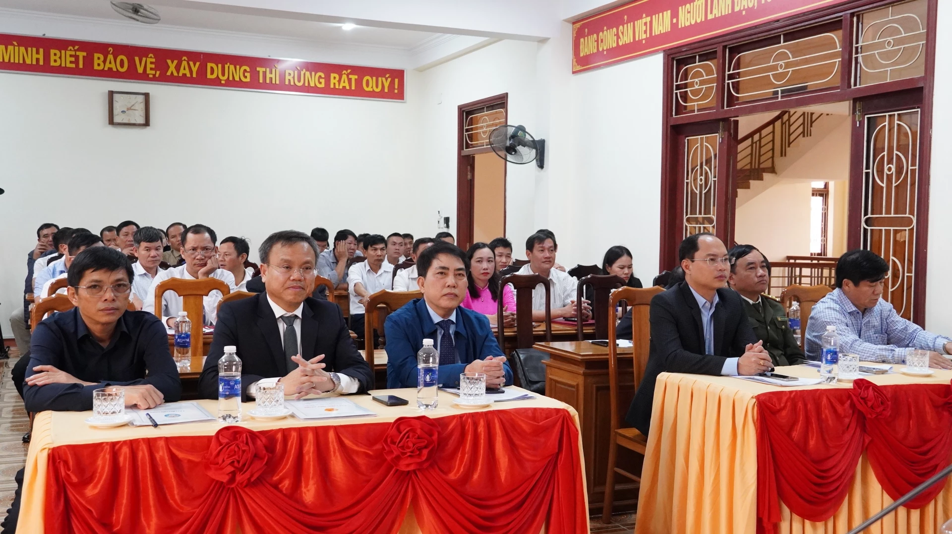 Đại biểu tham dự hội nghị - Ảnh: QV