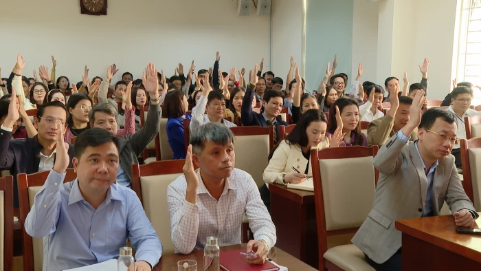 Phường Đồng Hới:

 Lấy ý kiến cử tri nơi công tác đối với người được dự kiến giới thiệu ứng cử đại biểu HĐND các cấp