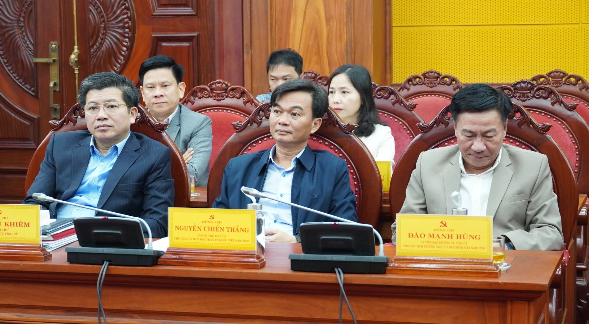 Đại biểu tham dự phiên họp - Ảnh: QV