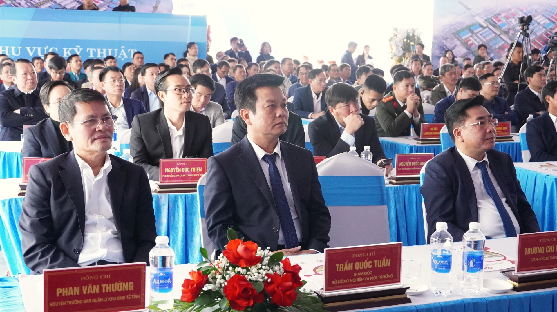 Đại biểu tham dự buổi lễ - Ảnh: QV