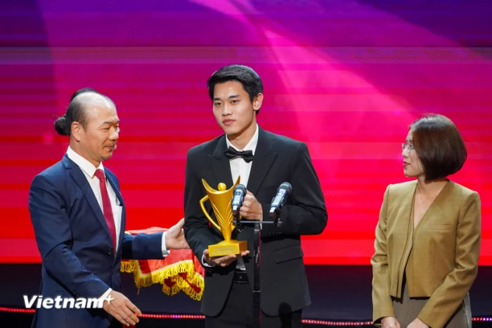 Cúp Chiến thắng 2025: Trịnh Thu Vinh lập kỷ lục, thầy Kim và Đình Bắc ghi dấu ấn