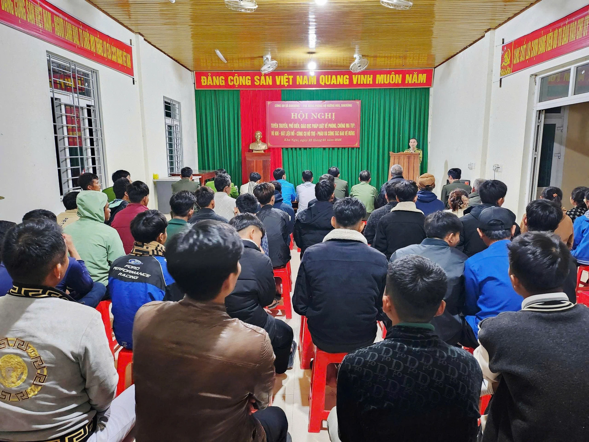 Đông đảo người dân tham gia hội nghị-K.S