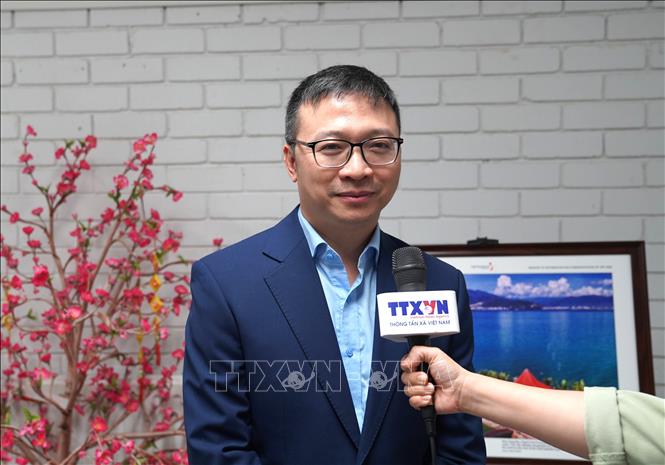 Luật sư Đỗ Gia Thắng, Tổng Thư ký Hội Doanh nhân Việt Nam tại Australia (VBAA) trả lời phỏng vấn của phóng viên TTXVN tại Australia. Ảnh: Lê Đạt/PV