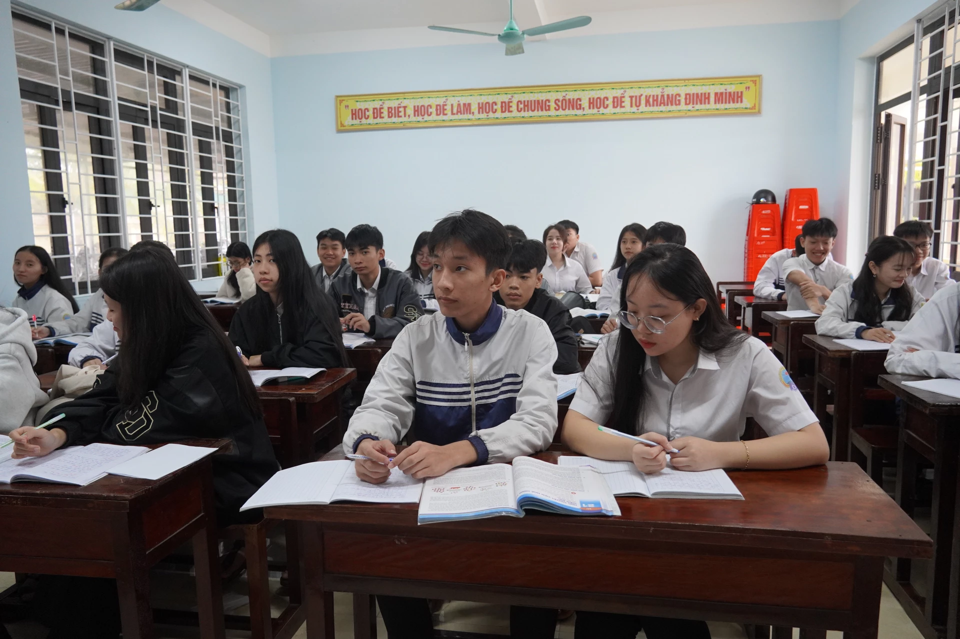 Những kiến thức bổ ích trên lớp được Nhật Nguyên và Minh Phương áp dụng hiệu quả trong thực tiễn thực hiện dự án - Ảnh: NH.V