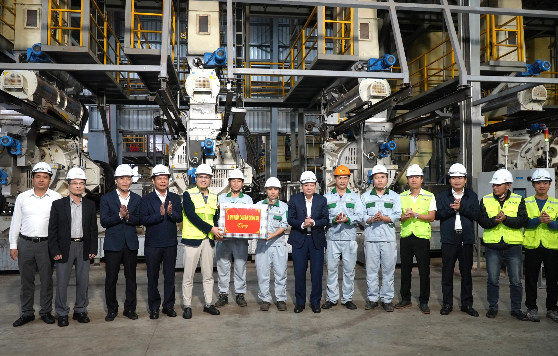 Đồng chí Chủ tịch UBND tỉnh Lê Hồng Vinh thăm các đơn vị, doanh nghiệp đầu năm mới