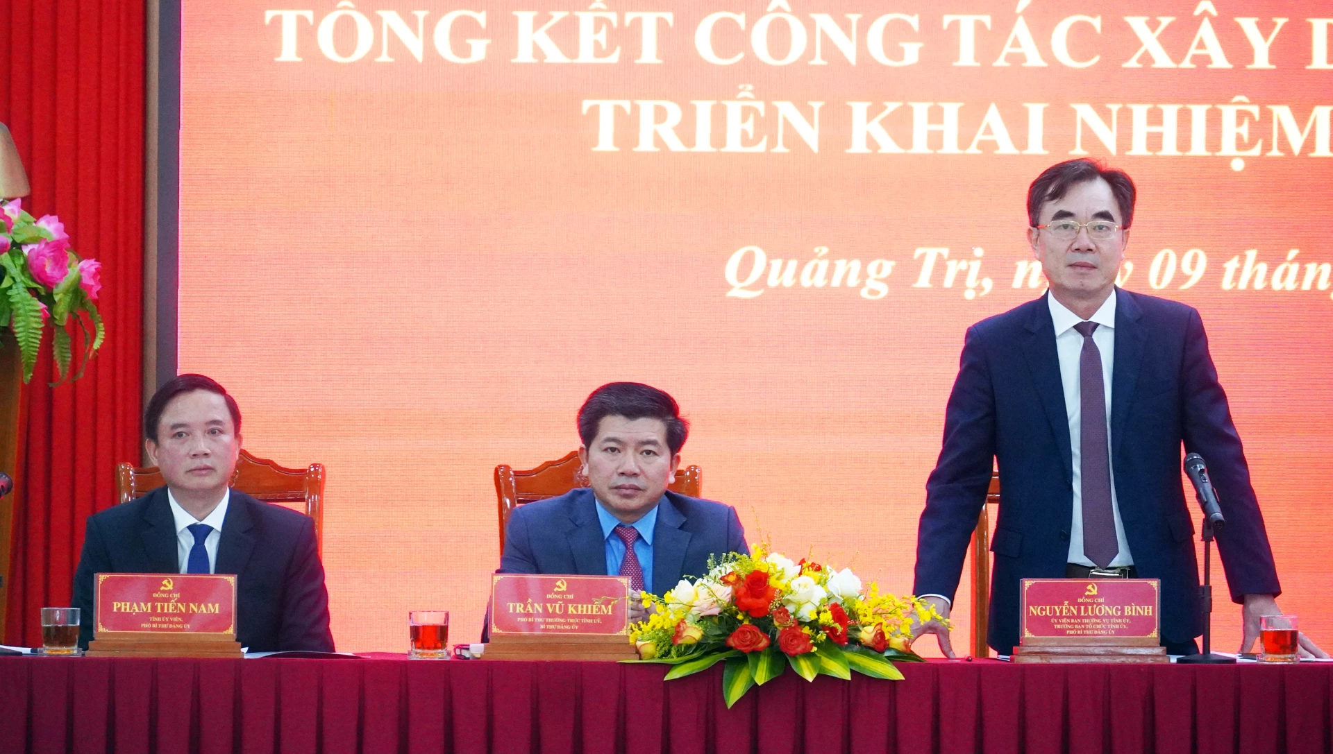 Các đồng chí trong Thường trực Đảng ủy Các cơ quan Đảng tỉnh chủ trì và điều hành hội nghị - Ảnh: N.M