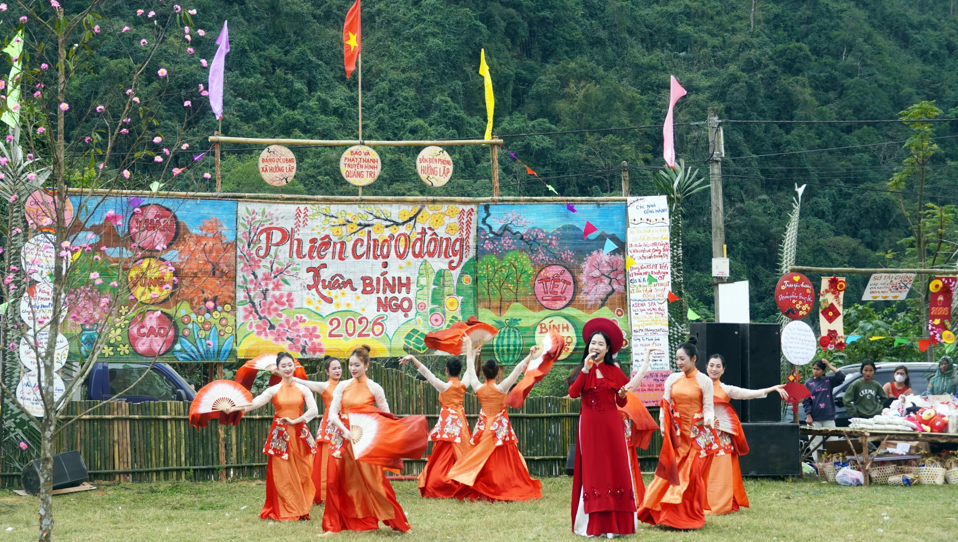 Tiết mục văn nghệ tại chương trình - Ảnh: N.M