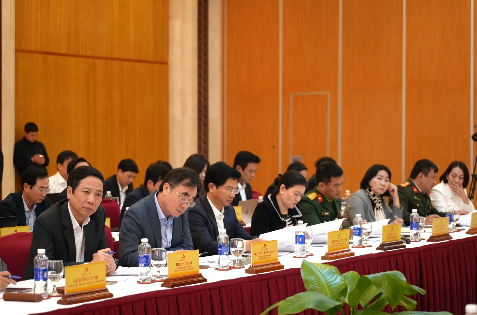 Các đồng chí trong Ban Thường vụ Tỉnh ủy Quảng Trị tham dự buổi giám sát, kiểm tra - Ảnh: Trung Đức