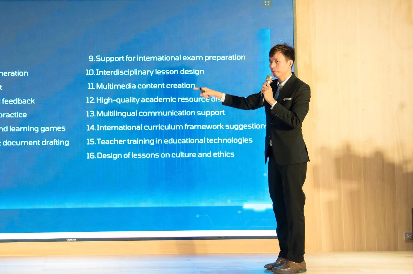 TS. Nguyễn Quốc Tư, Phó Hiệu trưởng, Trưởng khoa Ngoại ngữ Trường Đại học Intracom.