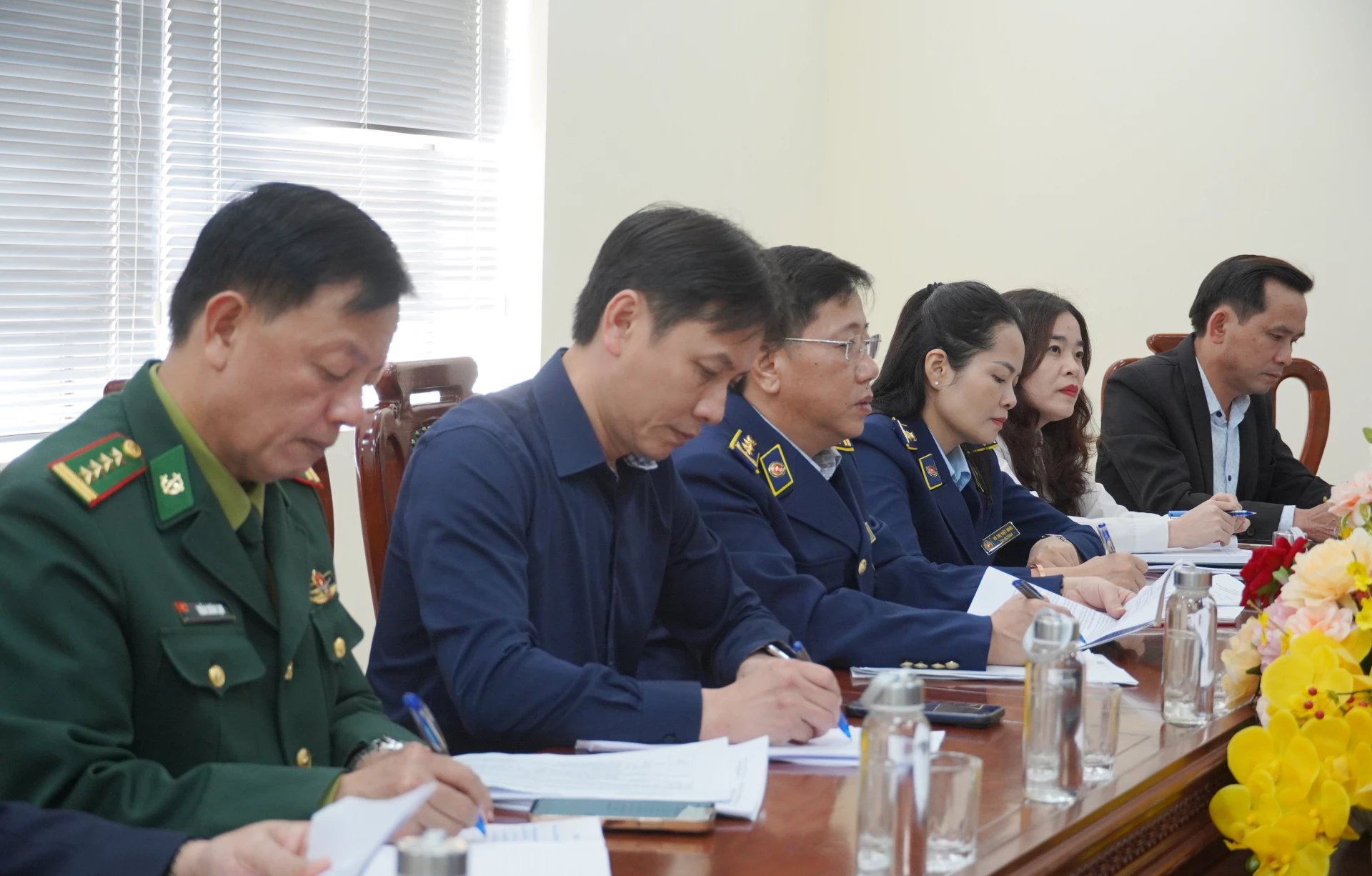 Các đại biểu tham gia tại buổi làm việc - Ảnh: X.P