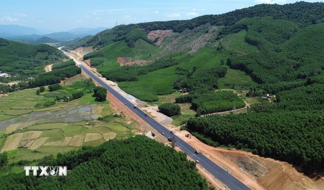 Dự án Hoài Nhơn-Quy Nhơn (tỉnh Gia Lai), là một trong những dự án thành phần của dụ án cao tốc Bắc-Nam, thuộc Dự án xây dựng công trình đường bộ cao tốc trên tuyến Bắc-Nam phía Đông, giai đoạn 2021-2025. (Ảnh: Quốc Khánh/TTXVN)