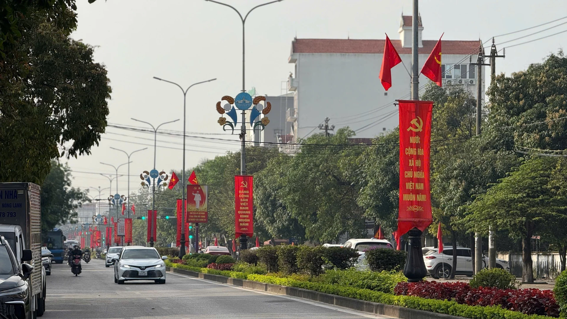 Không khí rực rỡ cờ hoa tại phường Đồng Thuận chào mừng Đại hội đại biểu toàn quốc