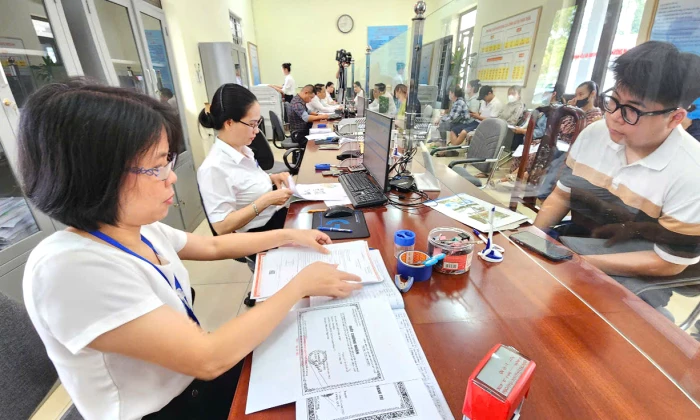 Năm 2026 sẽ tiếp tục tinh giản biên chế và đề xuất điều chỉnh tiền lương