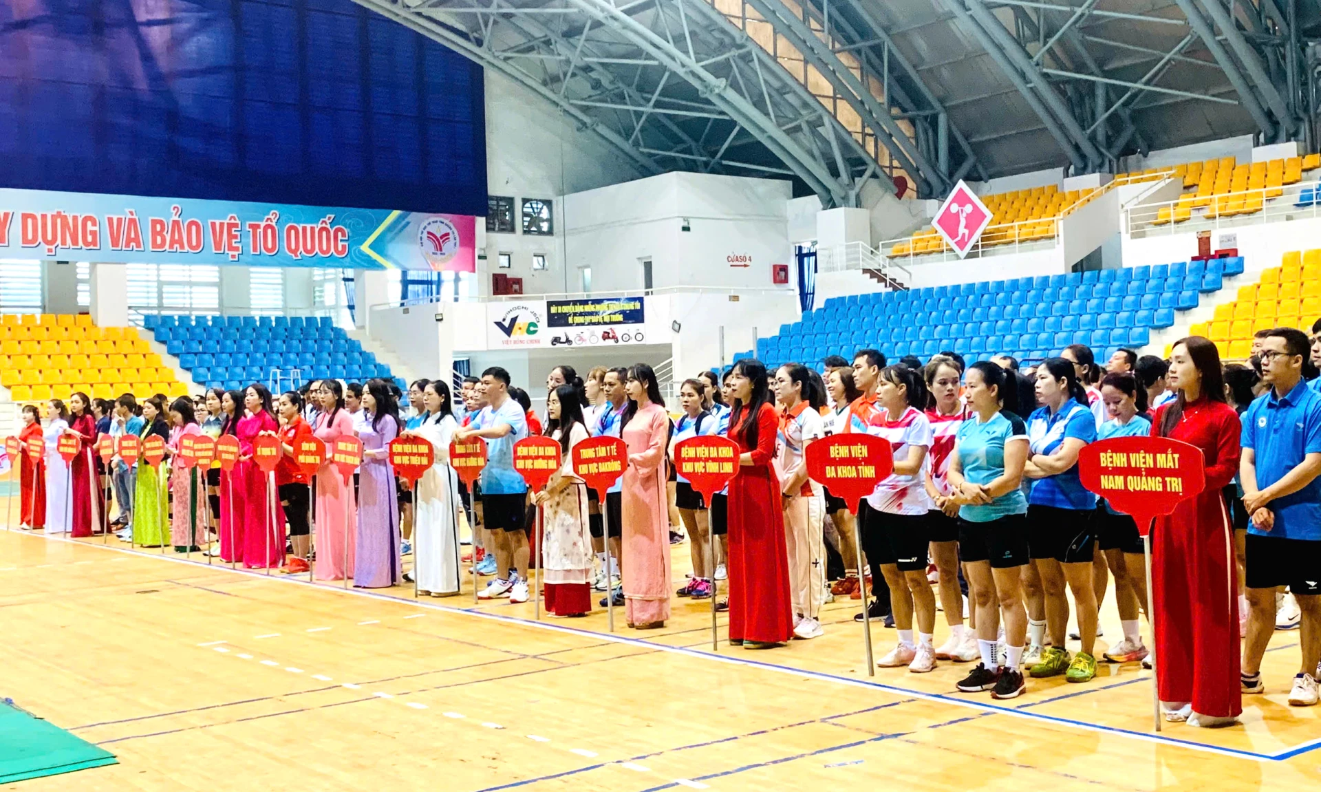 Hội thao năm nay có 42 đội với gần 500 vận động viên tranh tài.