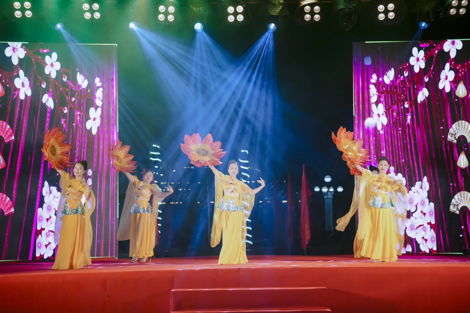 Chương trình nghệ thuật chào đón năm mới 2026 diễn ra tại khu vực Phong Nha-Kẻ Bàng. Ảnh: Trung tâm Xúc tiến du lịch