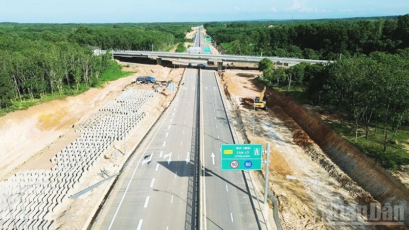 Tuyến cao tốc Vạn Ninh-Cam Lộ.