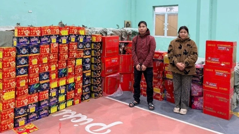 Phòng Cảnh sát hình sự Công an Hà Nội bắt giữ vụ mua bán hơn 6 tấn pháo nổ.