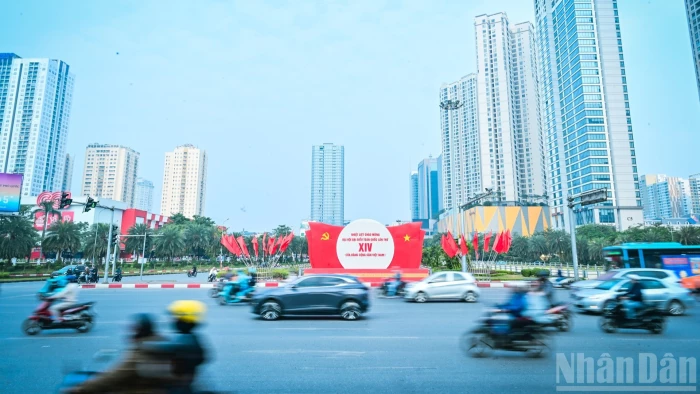 Thủ đô Hà Nội rực rỡ đón chào Đại hội XIV của Đảng