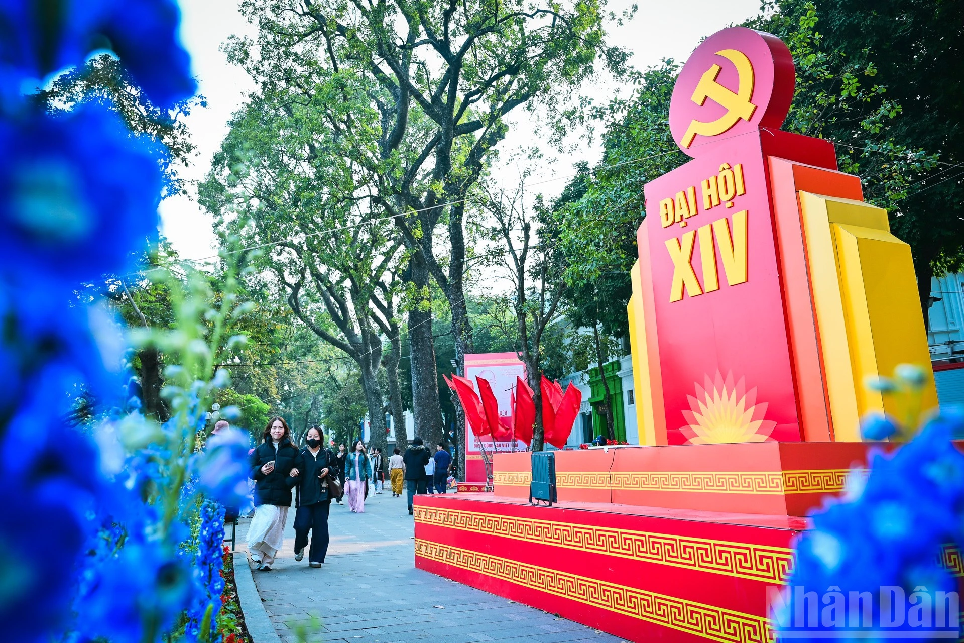 Thủ đô Hà Nội rực rỡ chào đón sự kiện chính trị có ý nghĩa đặc biệt quan trọng.