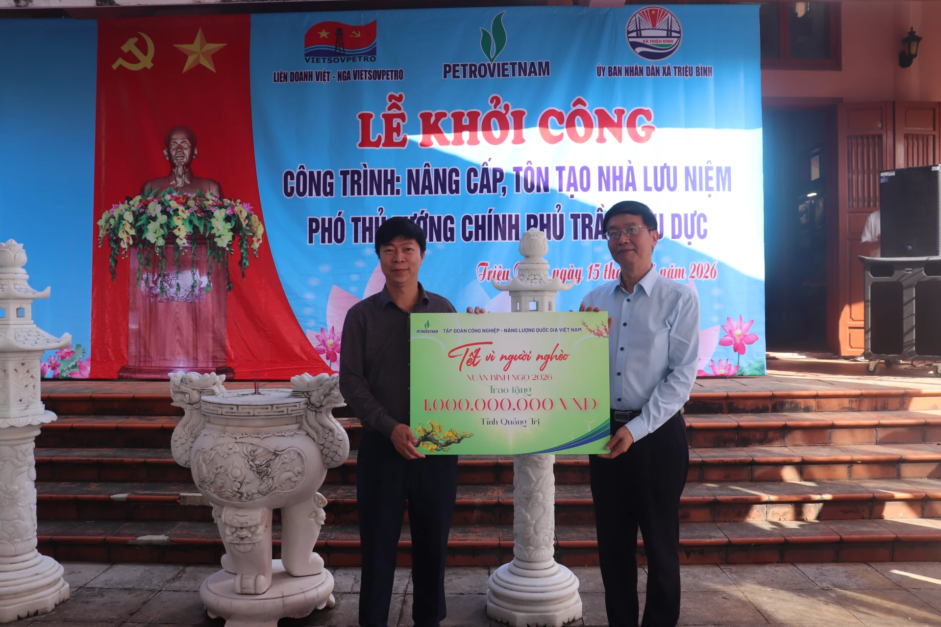 Tập đoàn Công nghiệp – Năng lượng Quốc gia Việt Nam đã trao hỗ trợ chương trình “Tết vì người nghèo” xuân Bính Ngọ năm 2026 - Ảnh: T.P