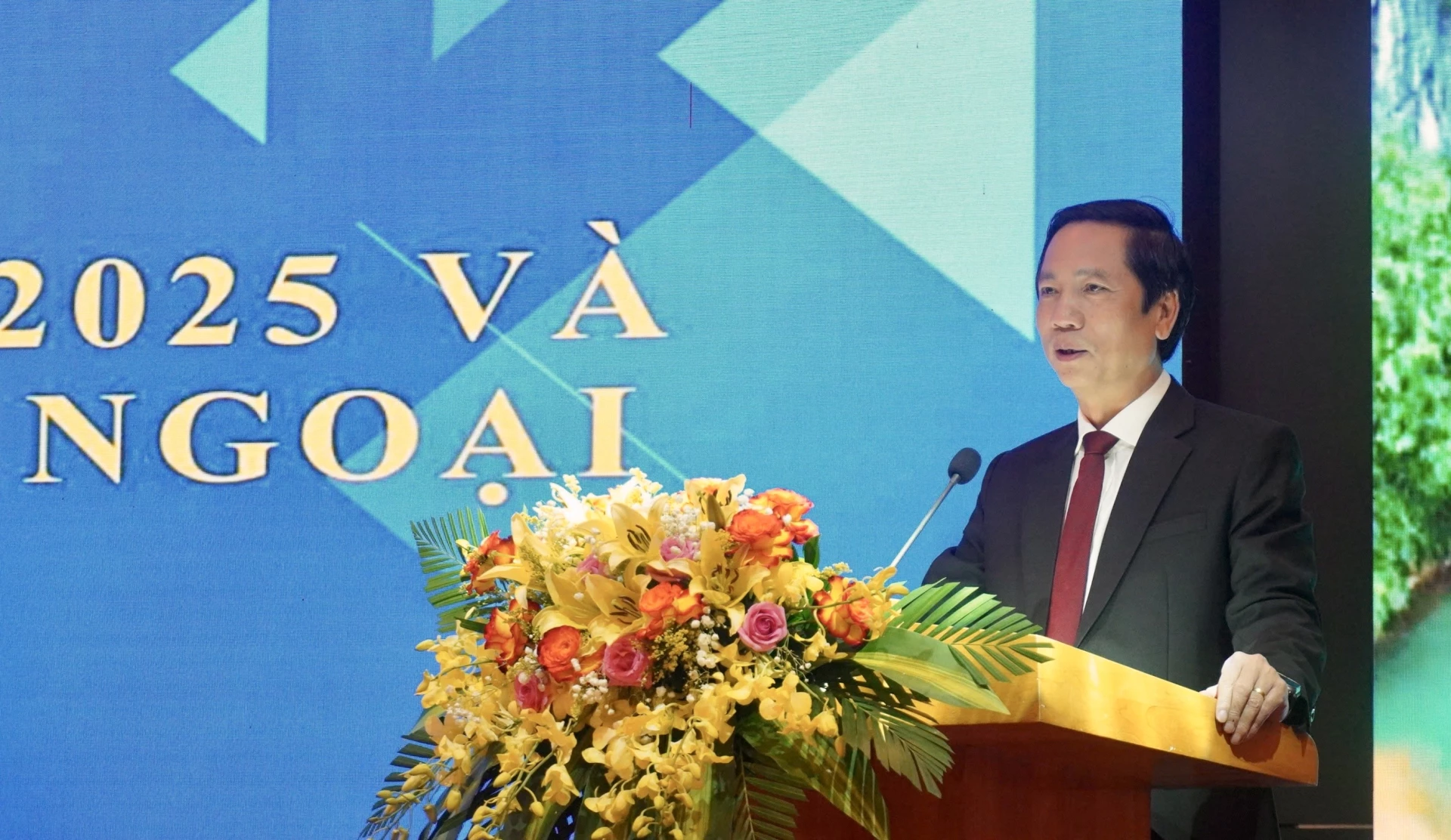 Đồng chí Hoàng Nam, Phó Chủ tịch Thường trực UBND tỉnh phát biểu chỉ đạo hội nghị - Ảnh: H.N