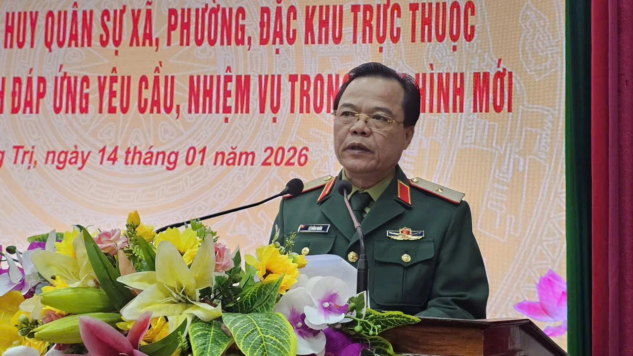 Thiếu tướng Lê Hồng Nhân, Phó Tư lệnh kiêm Tham mưu trưởng Quân khu 4 phát biểu chỉ đạo tại hội nghị  