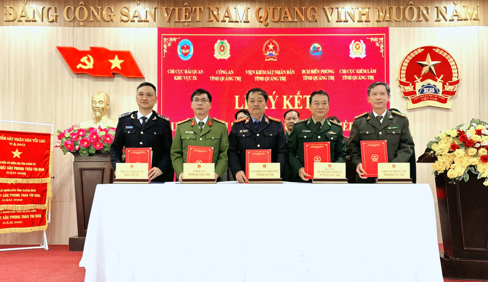 	Ký kết Quy chế phối hợp tiếp nhận, giải quyết tin báo tội phạm - Ảnh: K.H