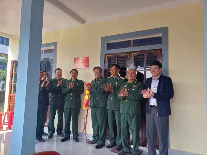 Bàn giao nhà “Nghĩa tình đồng đội” cho hội viên khó khăn