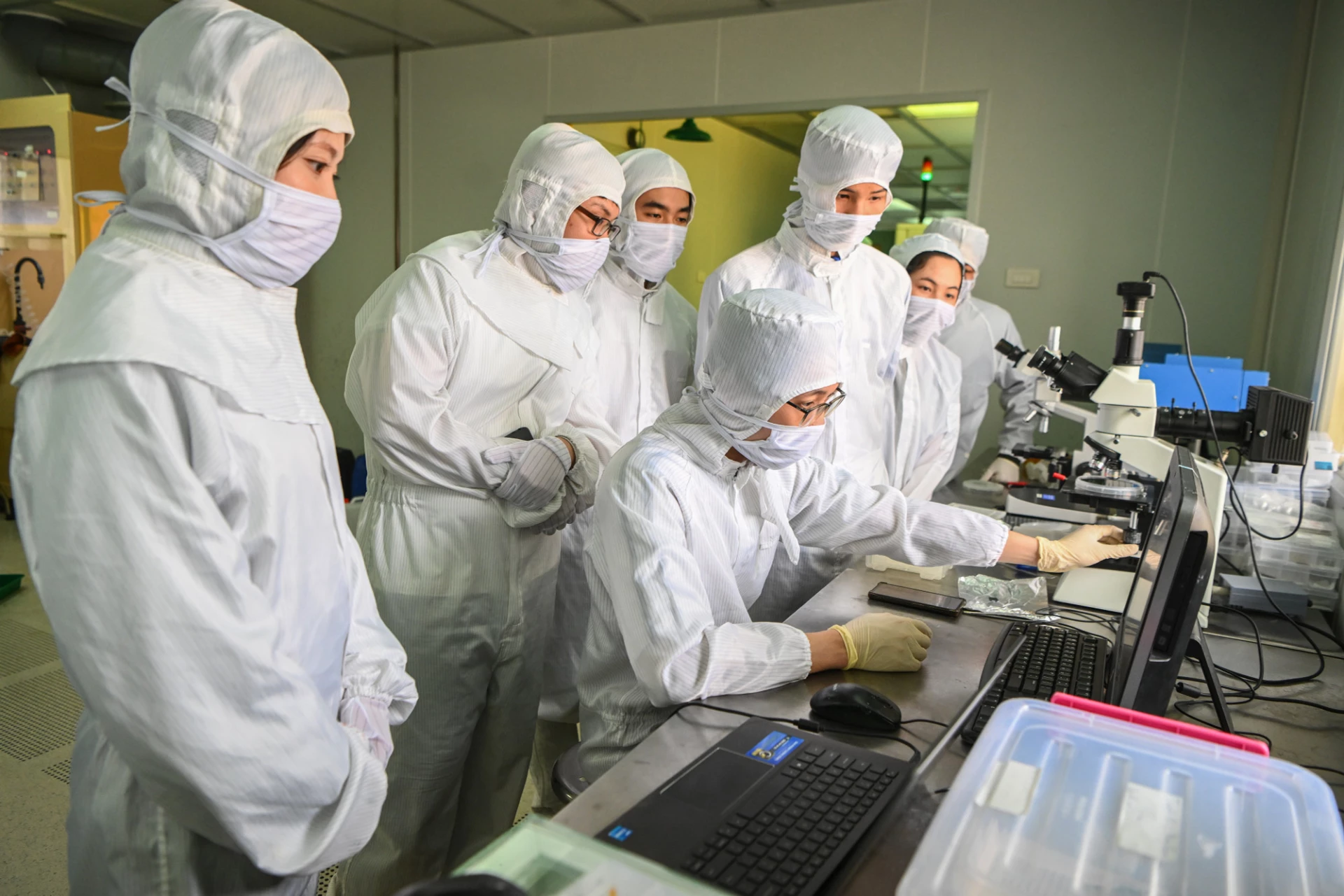 Phòng sạch, Trung tâm Nano và Năng lượng, trường Đại học Khoa học Tự nhiên, Đại học Quốc gia Hà Nội, nơi đào tạo và nghiên cứu về bán dẫn. (Ảnh: Giang Huy)