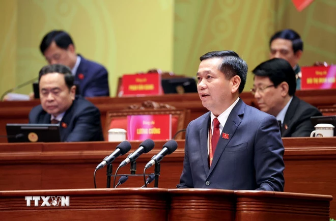 Đồng chí Nguyễn Long Hải, Ủy viên dự khuyết Ban chấp hành Trung ương Đảng, Phó Bí thư Thường trực Đảng ủy các cơ quan Đảng Trung ương, trình bày tham luận “Nâng tầm công tác tham mưu chiến lược; xây dựng Đảng bộ các cơ quan Trung ương trong sạch, vững mạnh, tiêu biểu”. (Ảnh: TTXVN)