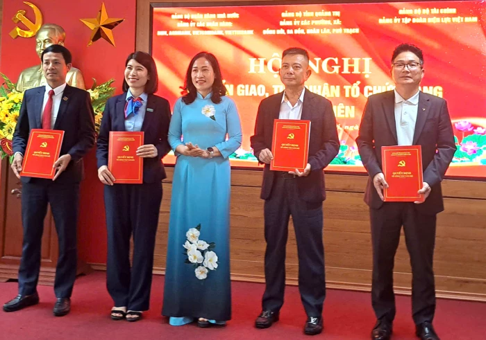 Chuyển giao, tiếp nhận tổ chức đảng và đảng viên