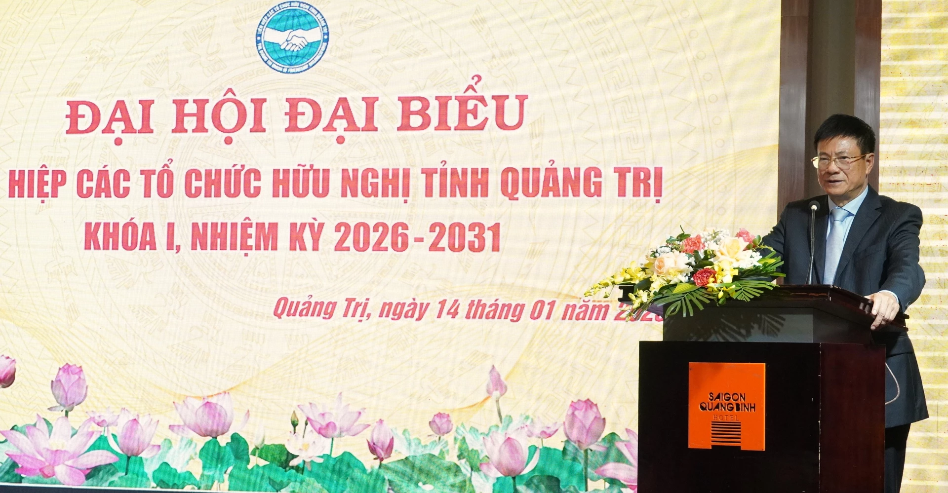 Ông Lương Ngọc Bính, Chủ tịch Liên hiệp các tổ chức hữu nghị tỉnh Quảng Trị phát biểu tại đại hội - Ảnh: QV