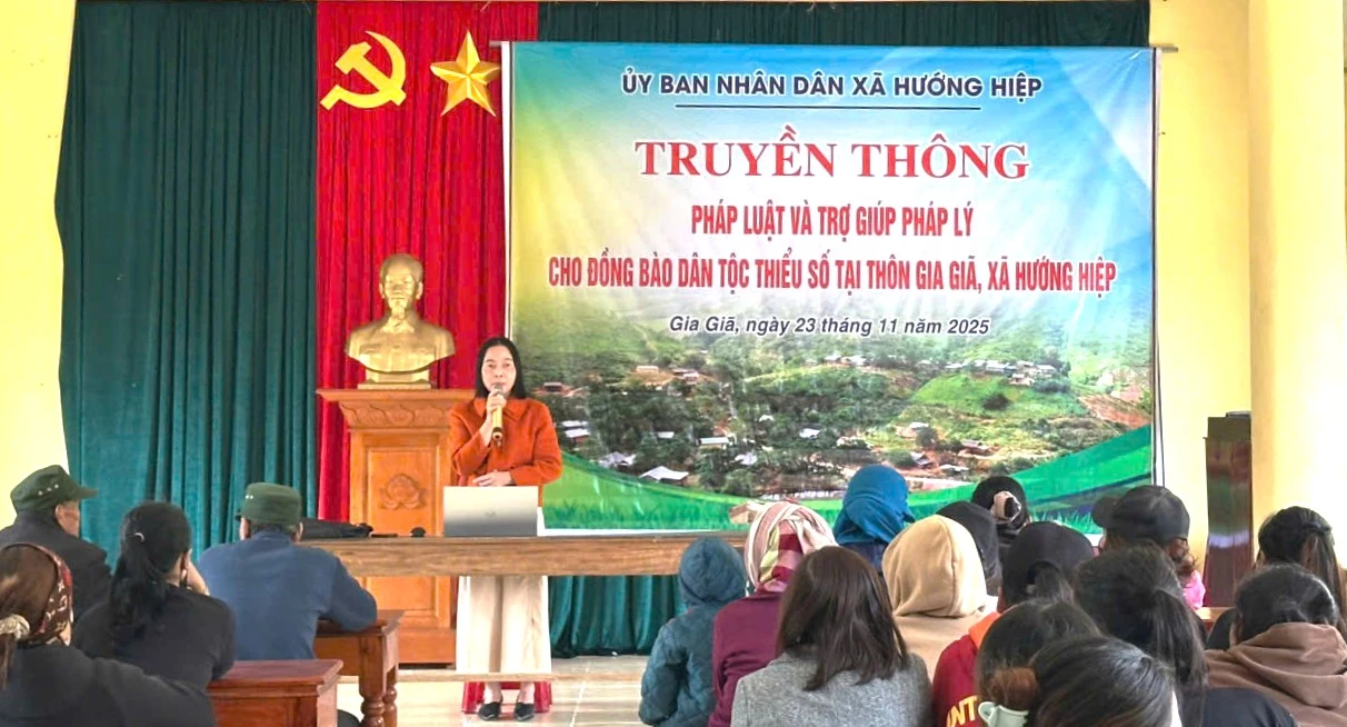 Truyền thông pháp luật và trợ giúp pháp lý cho đồng bào dân tộc thiểu số ở thôn Gia Giã, xã Hướng Hiệp - Ảnh: S.H