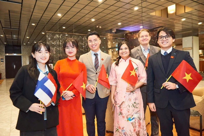 Đảng viên tuổi 18 và 'ngọn lửa' không tắt giữa tuyết trắng Phần Lan